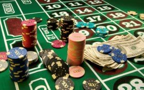 Jilivoe Sportsbook — Myanmar ကစားသမားများ ဘောလုံးပွဲ MMK ကျပ်ဖြင့် လောင်းကစားနေသောပုံ